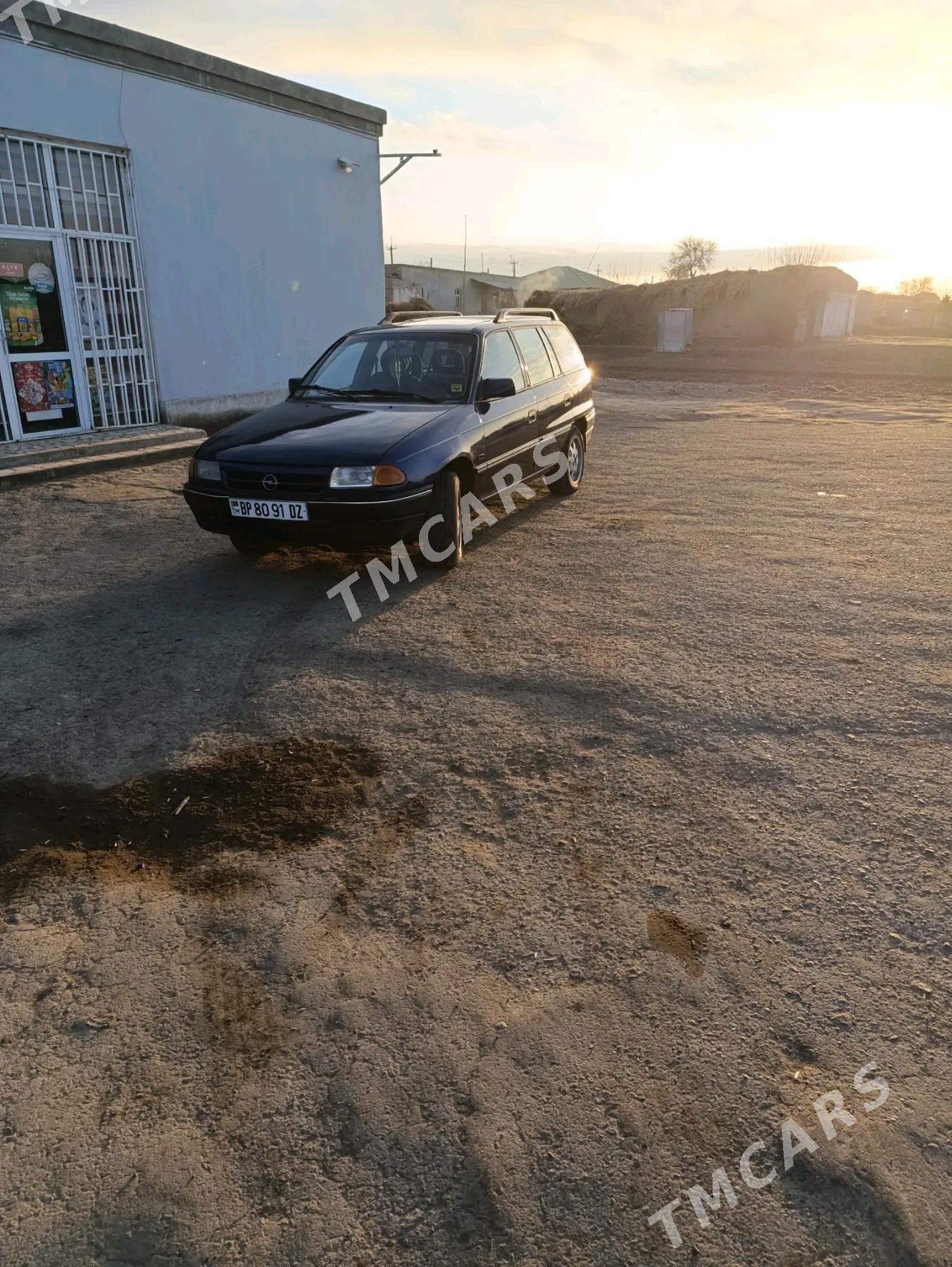 Opel Antara 1993 - 45 000 TMT - Gubadag - img 3