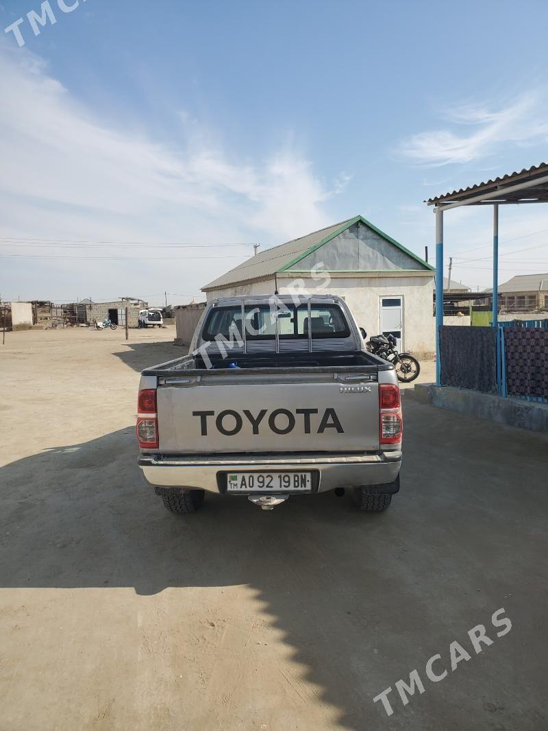 Toyota Hilux 2015 - 320 000 TMT - Эсенгулы - img 3