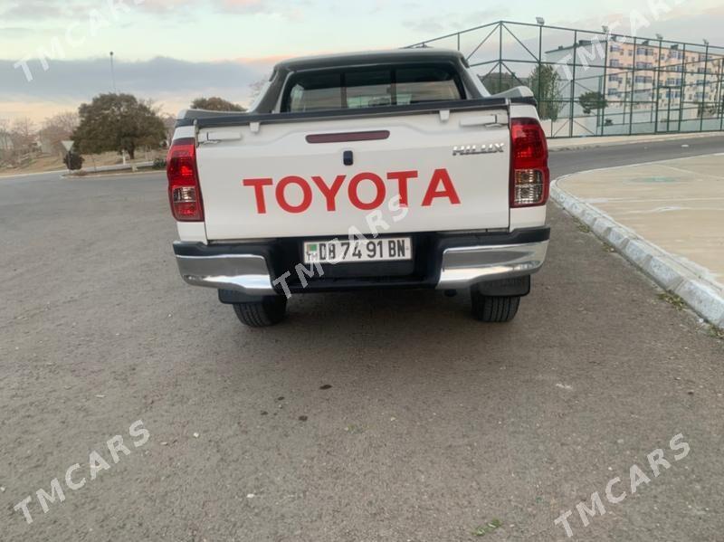 Toyota Hilux 2017 - 445 000 TMT - Türkmenbaşy - img 6