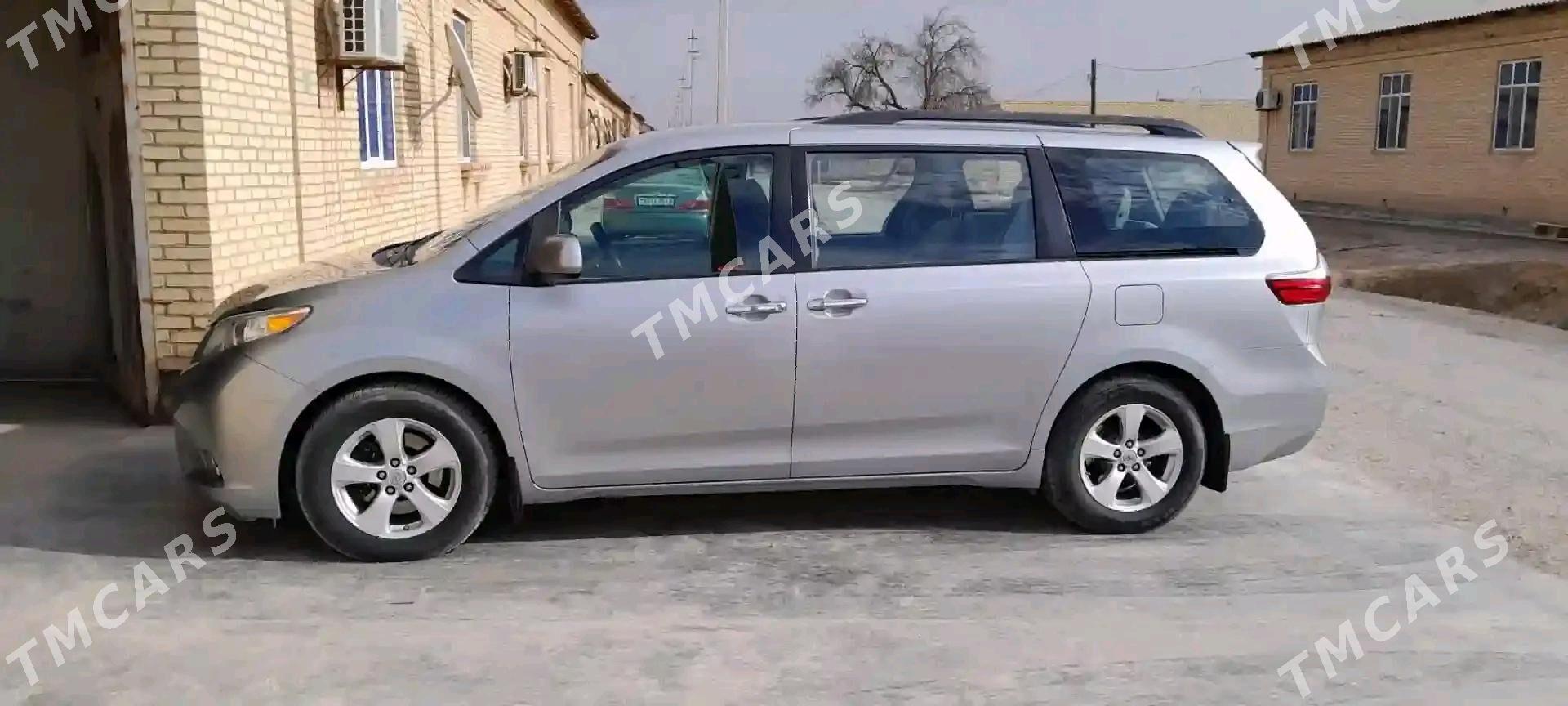 Toyota Sienna 2016 - 330 000 TMT - Dänew - img 7