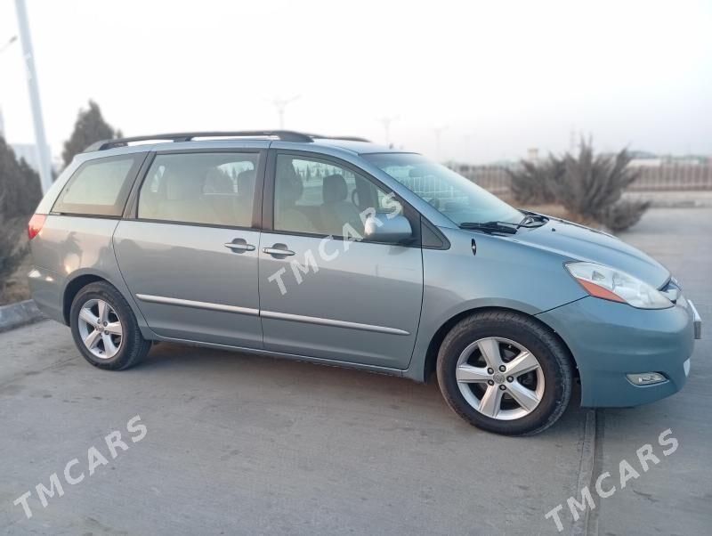 Toyota Sienna 2009 - 220 000 TMT - Туркменабат - img 4