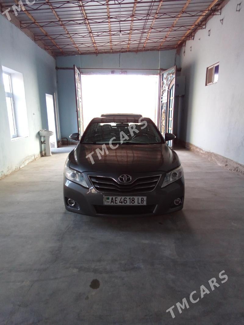 Toyota Camry 2011 - 200 000 TMT - Сейди - img 5