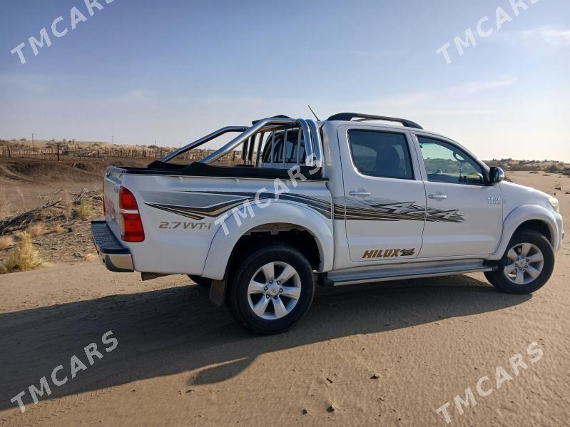 Toyota Hilux 2013 - 400 000 TMT - Чарджоу - img 3