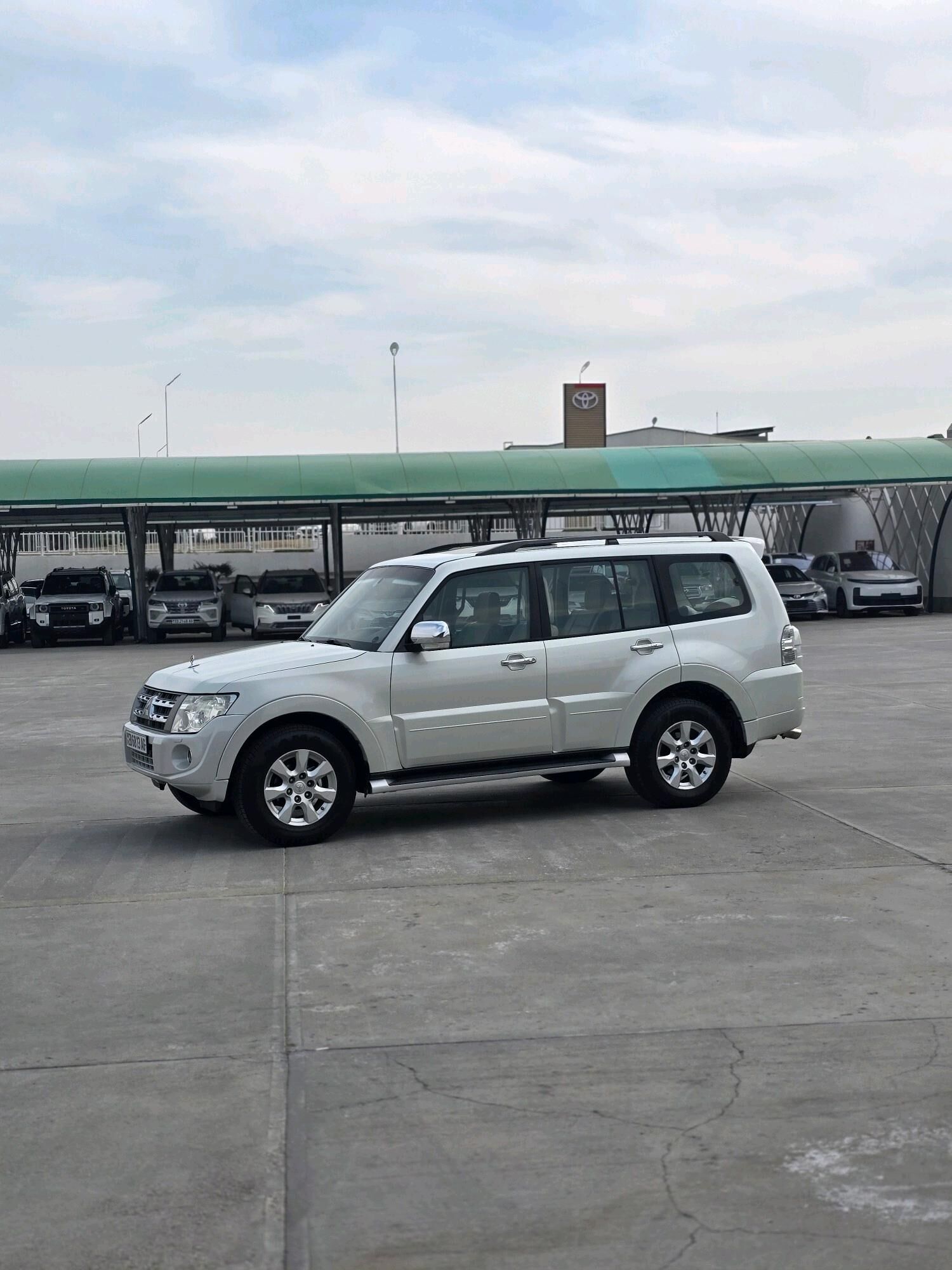 Mitsubishi Pajero 2014 - 228 000 TMT - 11 мкр - img 2