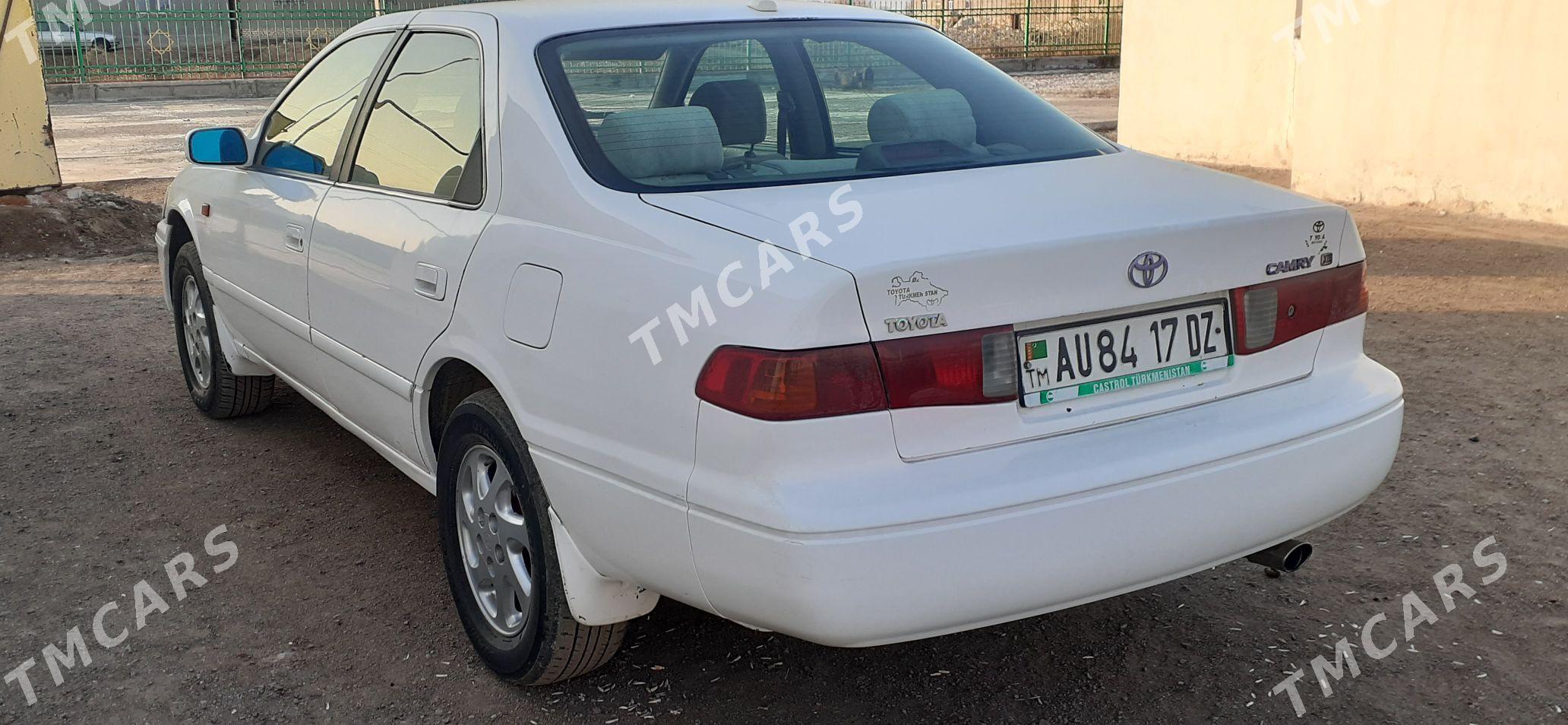 Toyota Camry 2000 - 105 000 TMT - Дашогуз - img 3