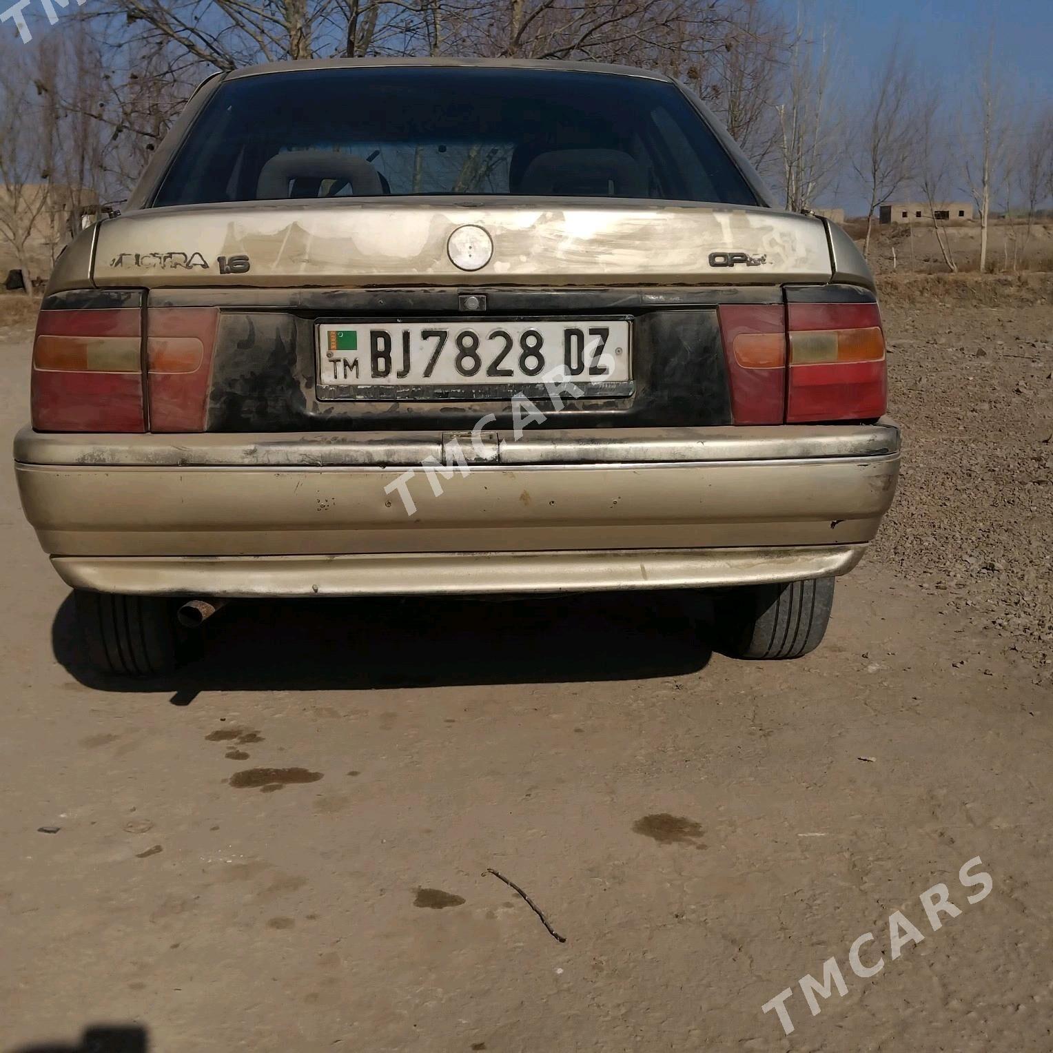 Opel Vectra 1989 - 18 000 TMT - Губадаг - img 4