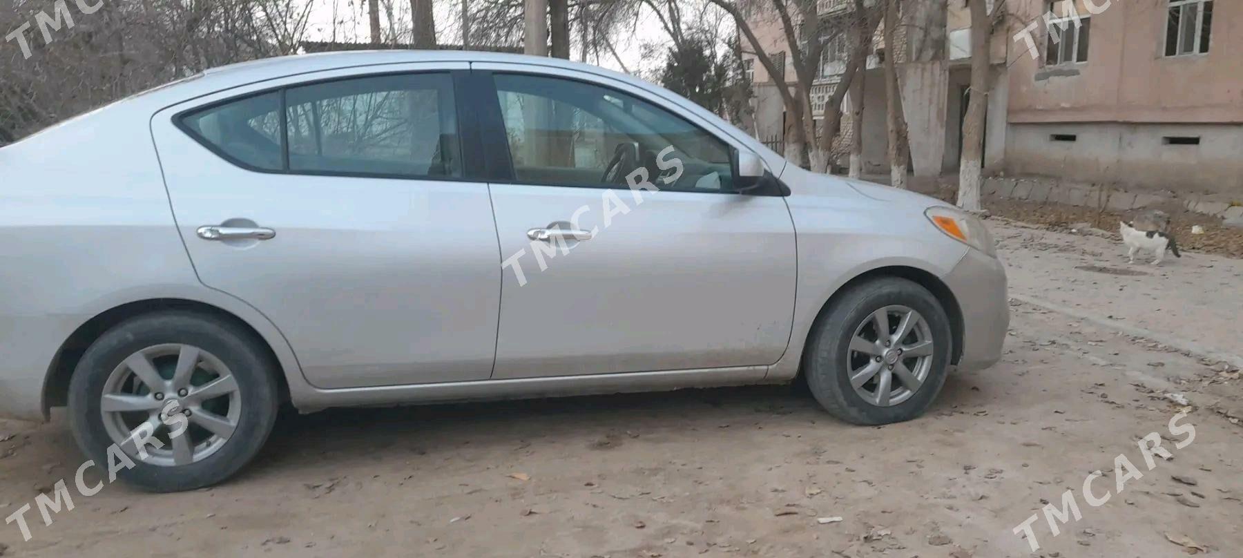 Nissan Versa 2011 - 80 000 TMT - Дашогуз - img 2