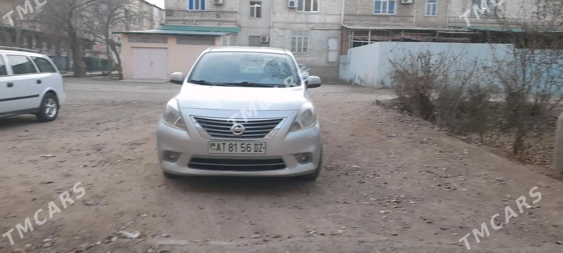 Nissan Versa 2011 - 80 000 TMT - Дашогуз - img 3