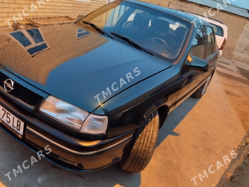 Opel Vectra 1994 - 50 000 TMT - Фарап - img 3