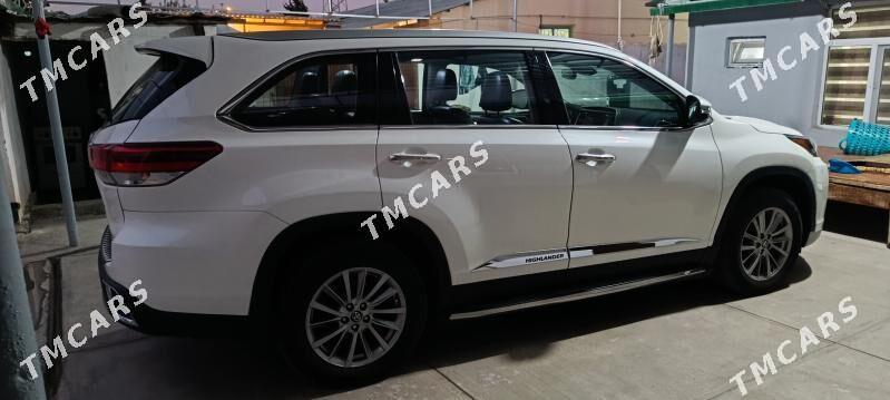 Toyota Highlander 2019 - 468 000 TMT - Бекреве - img 3