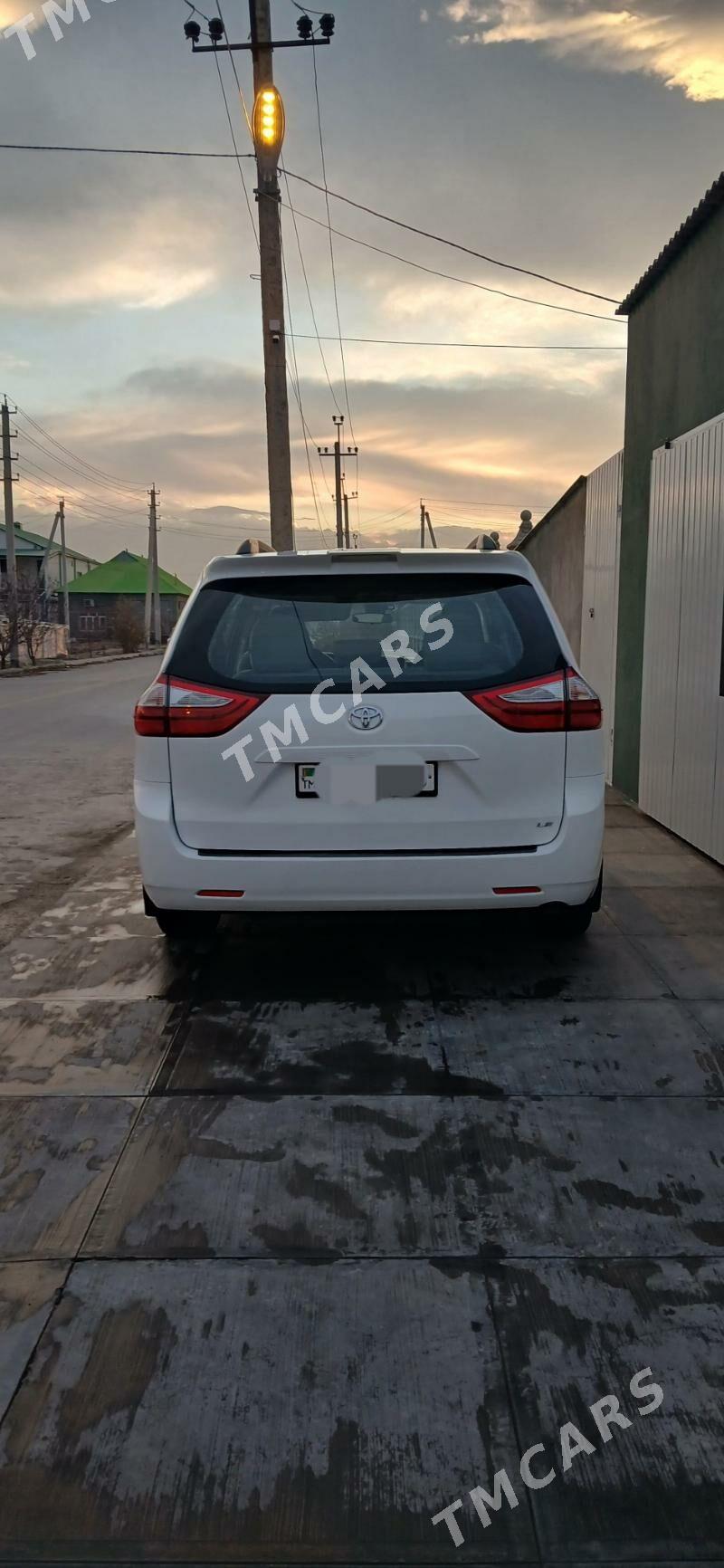 Toyota Sienna 2018 - 360 000 TMT - Aşgabat - img 2