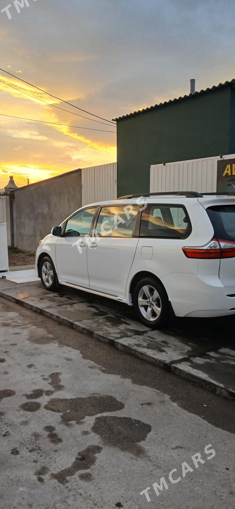 Toyota Sienna 2018 - 360 000 TMT - Aşgabat - img 5