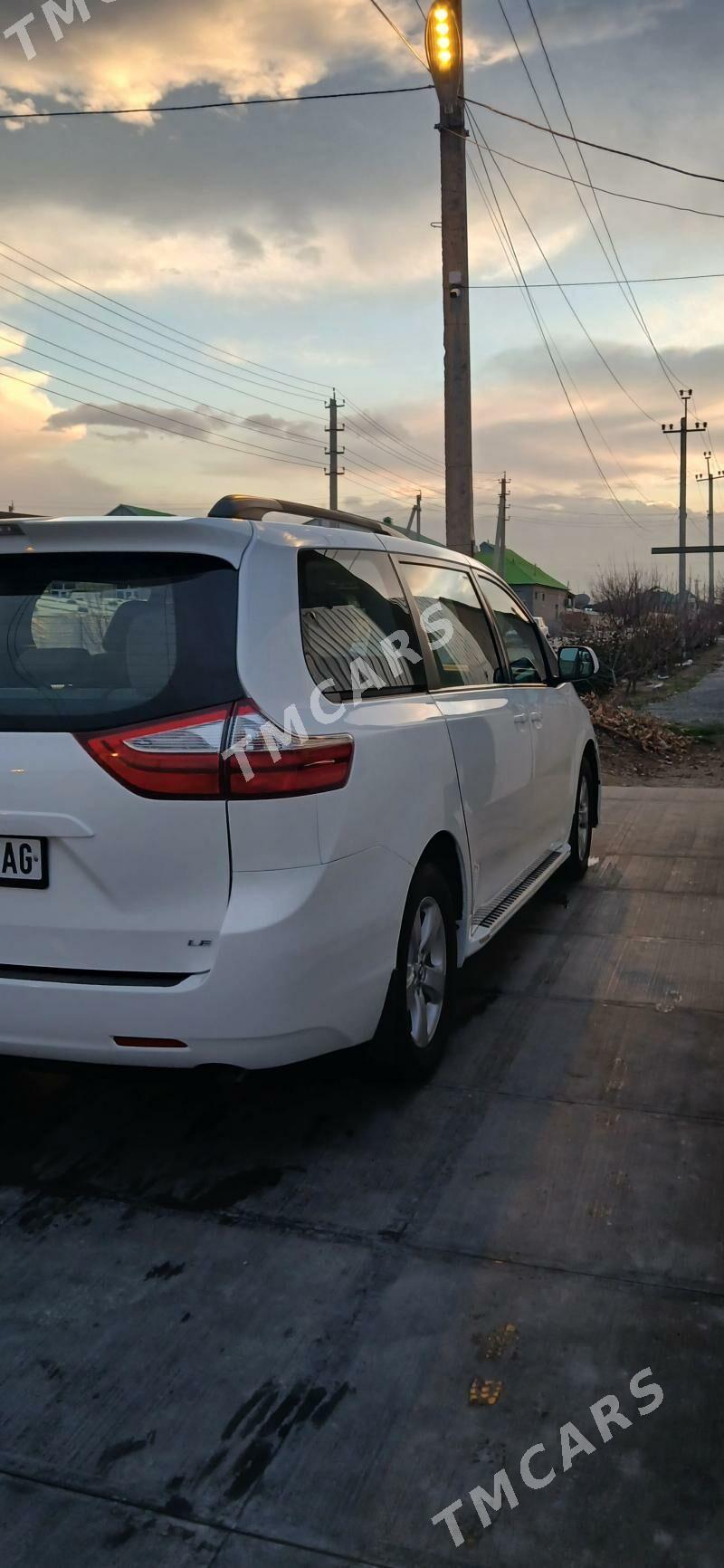 Toyota Sienna 2018 - 360 000 TMT - Aşgabat - img 4