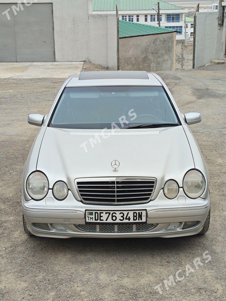 Mercedes-Benz E320 2001 - 129 000 TMT - Туркменбаши - img 4