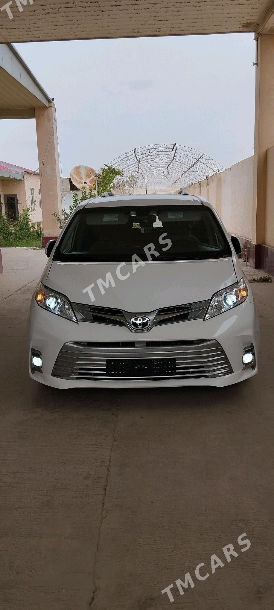 Toyota Sienna 2018 - 360 000 TMT - Halaç - img 2