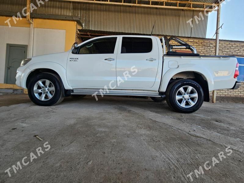 Toyota Hilux 2013 - 320 000 TMT - Sarahs - img 6