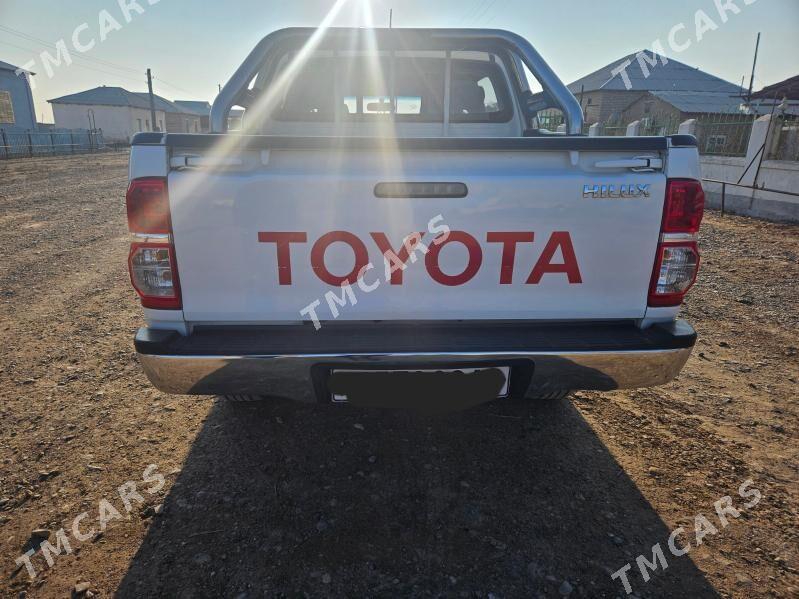 Toyota Hilux 2013 - 320 000 TMT - Sarahs - img 5