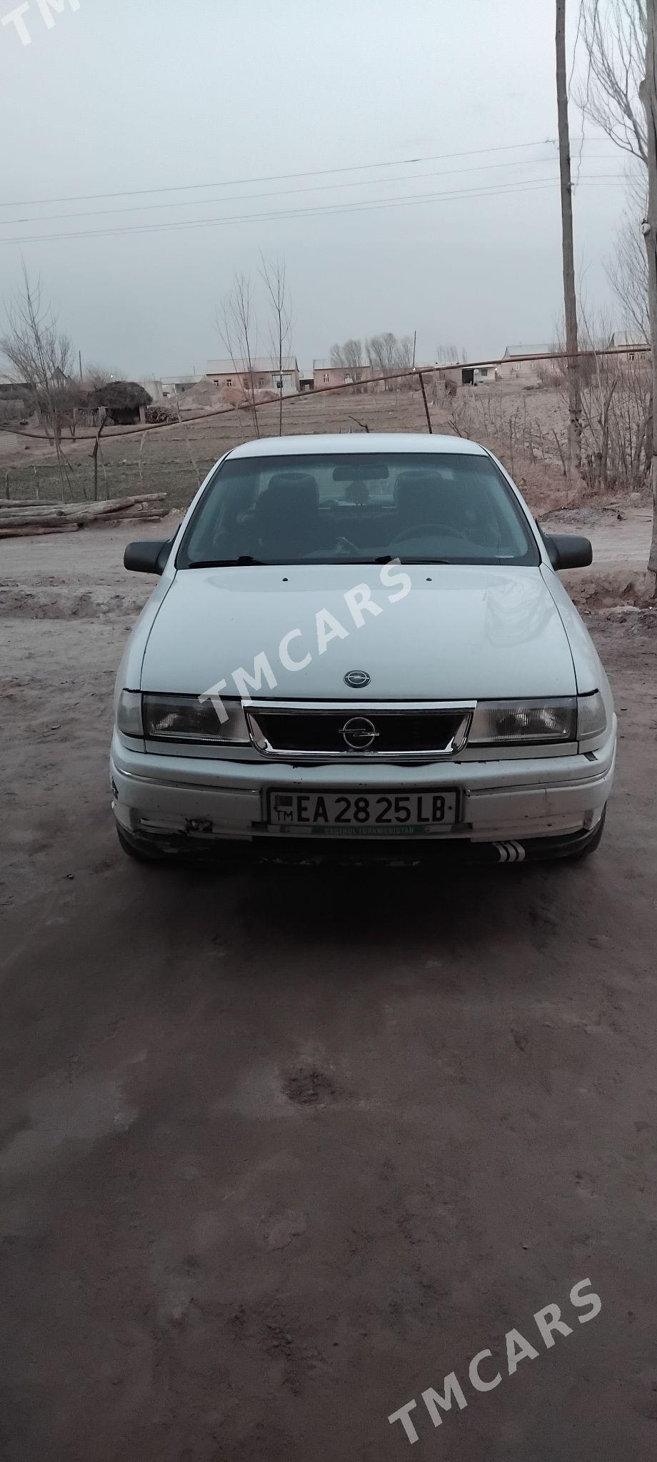 Opel Vectra 1989 - 25 000 TMT - Kerki - img 3