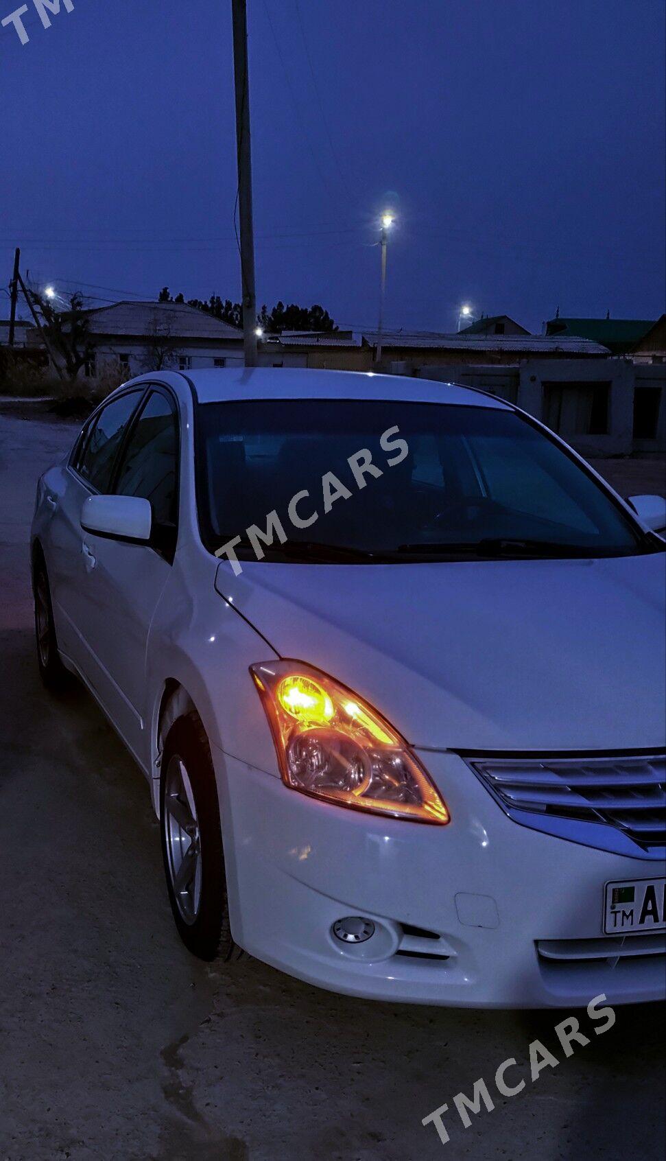 Nissan Altima 2009 - 130 000 TMT - Сакар - img 3