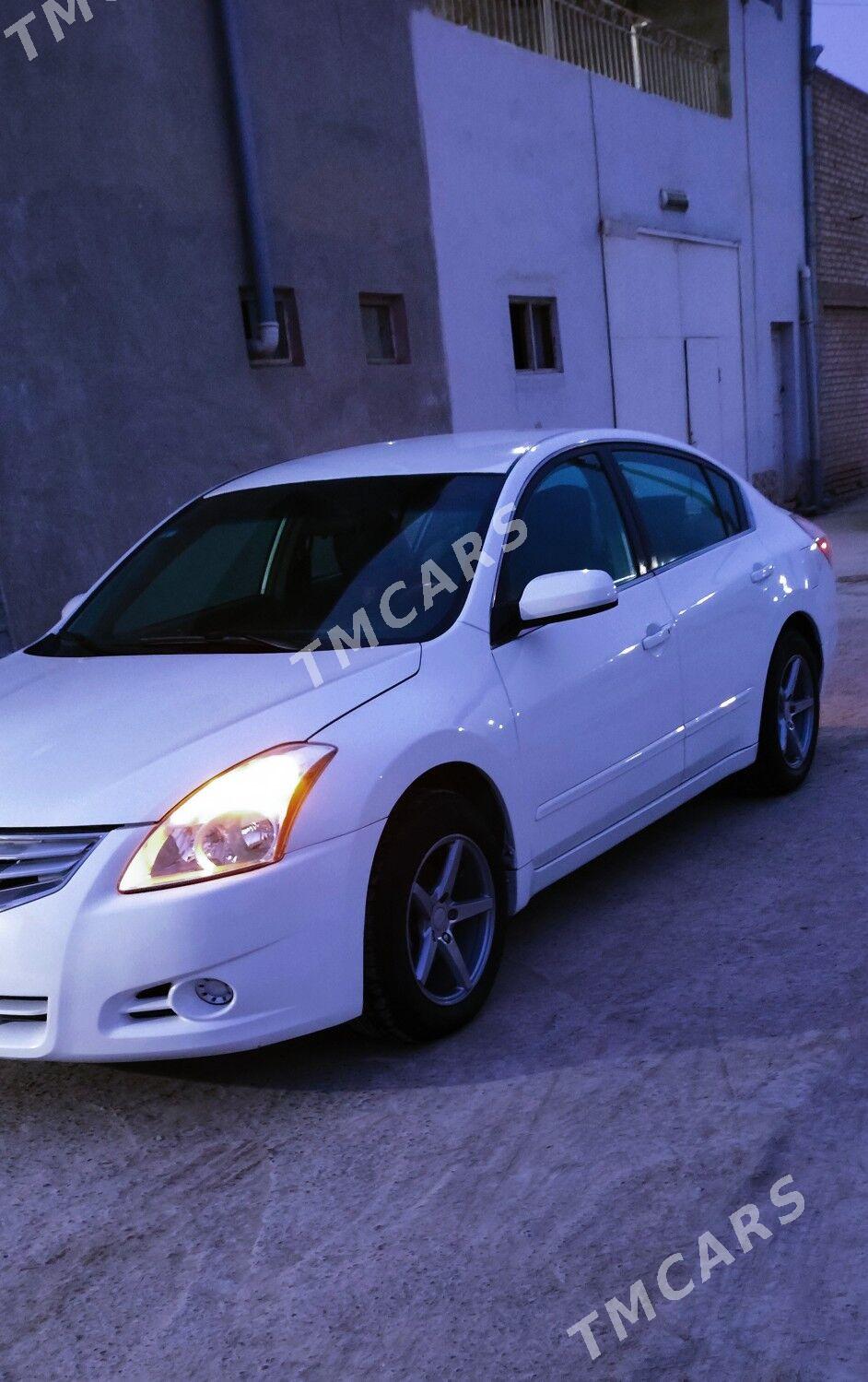 Nissan Altima 2009 - 130 000 TMT - Сакар - img 6