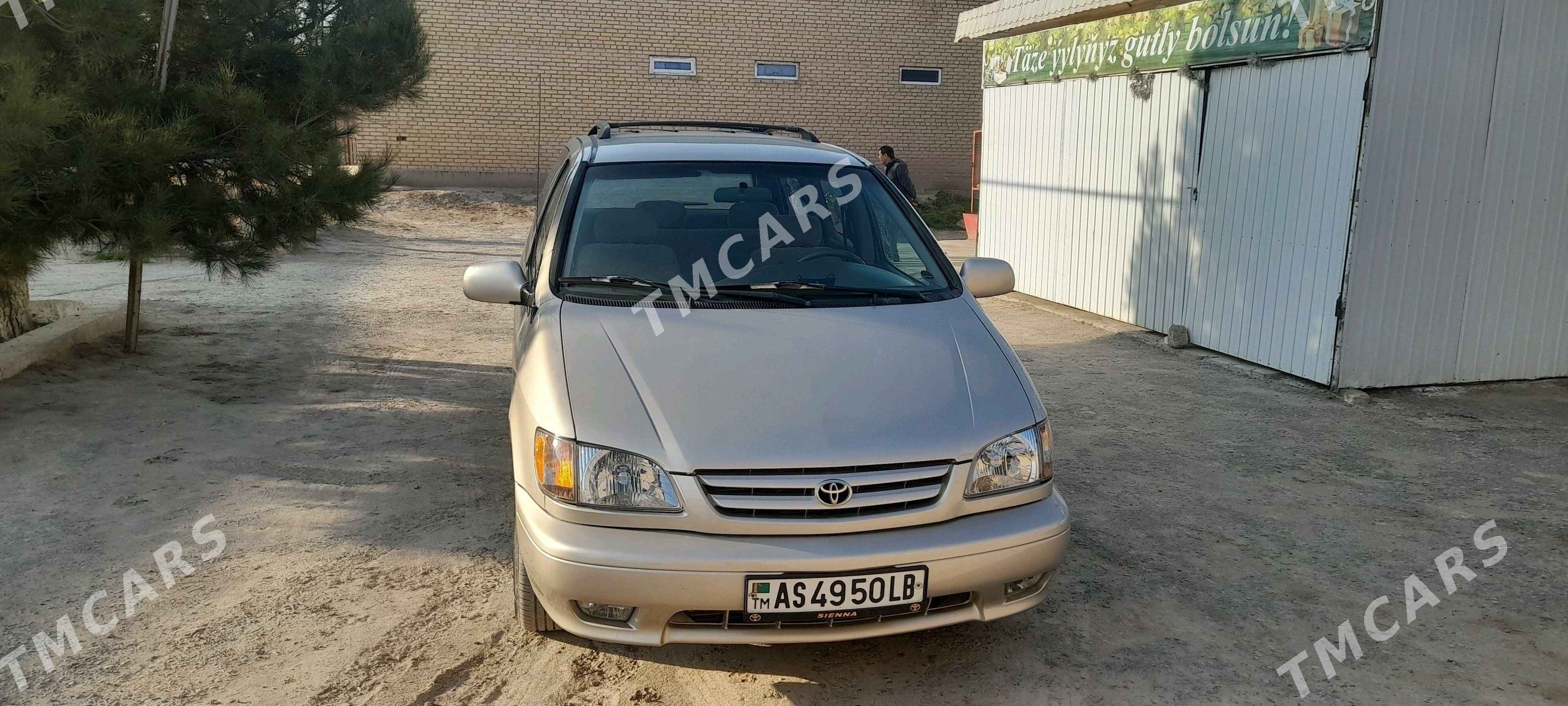 Toyota Sienna 2002 - 140 000 TMT - Çärjew - img 3