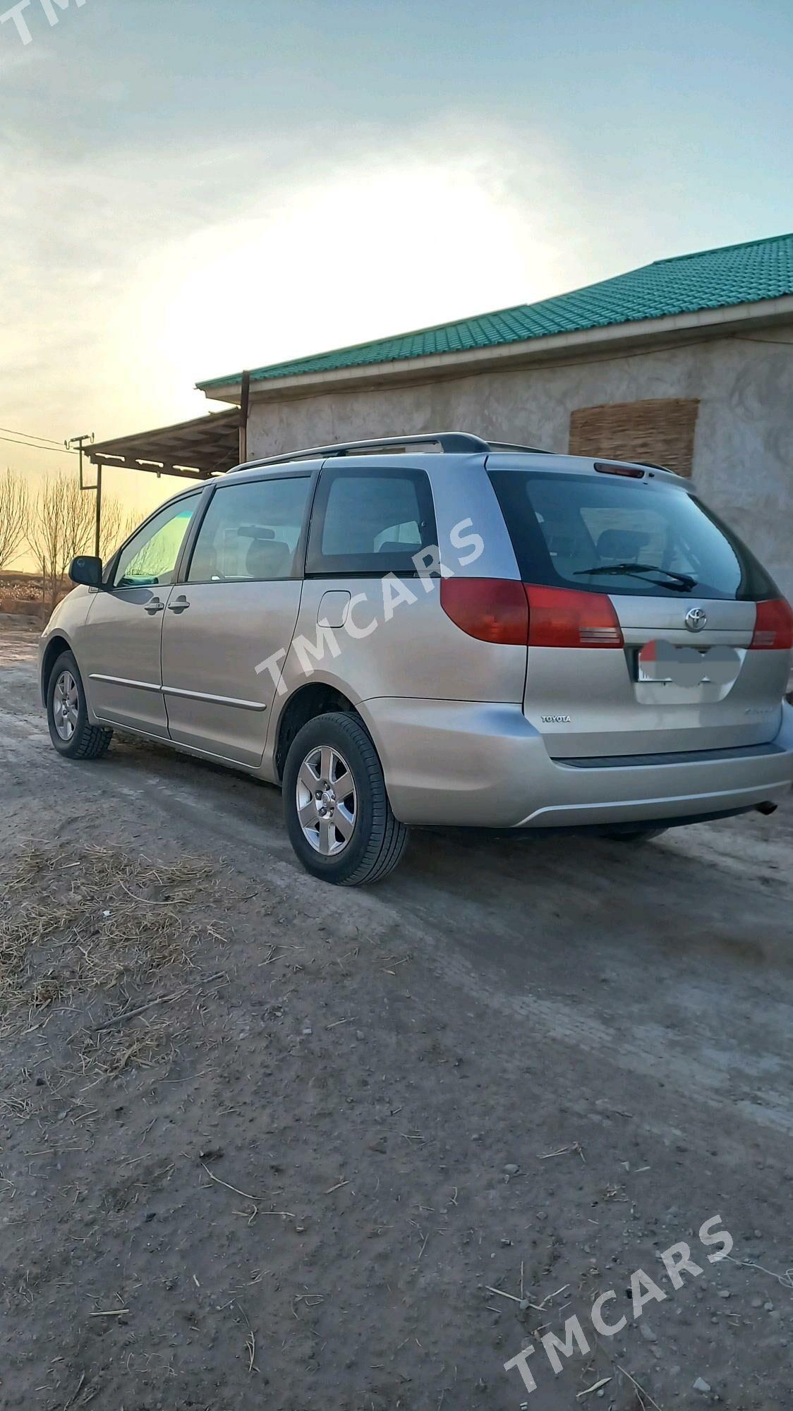 Toyota Sienna 2004 - 210 000 TMT - Кёнеургенч - img 2