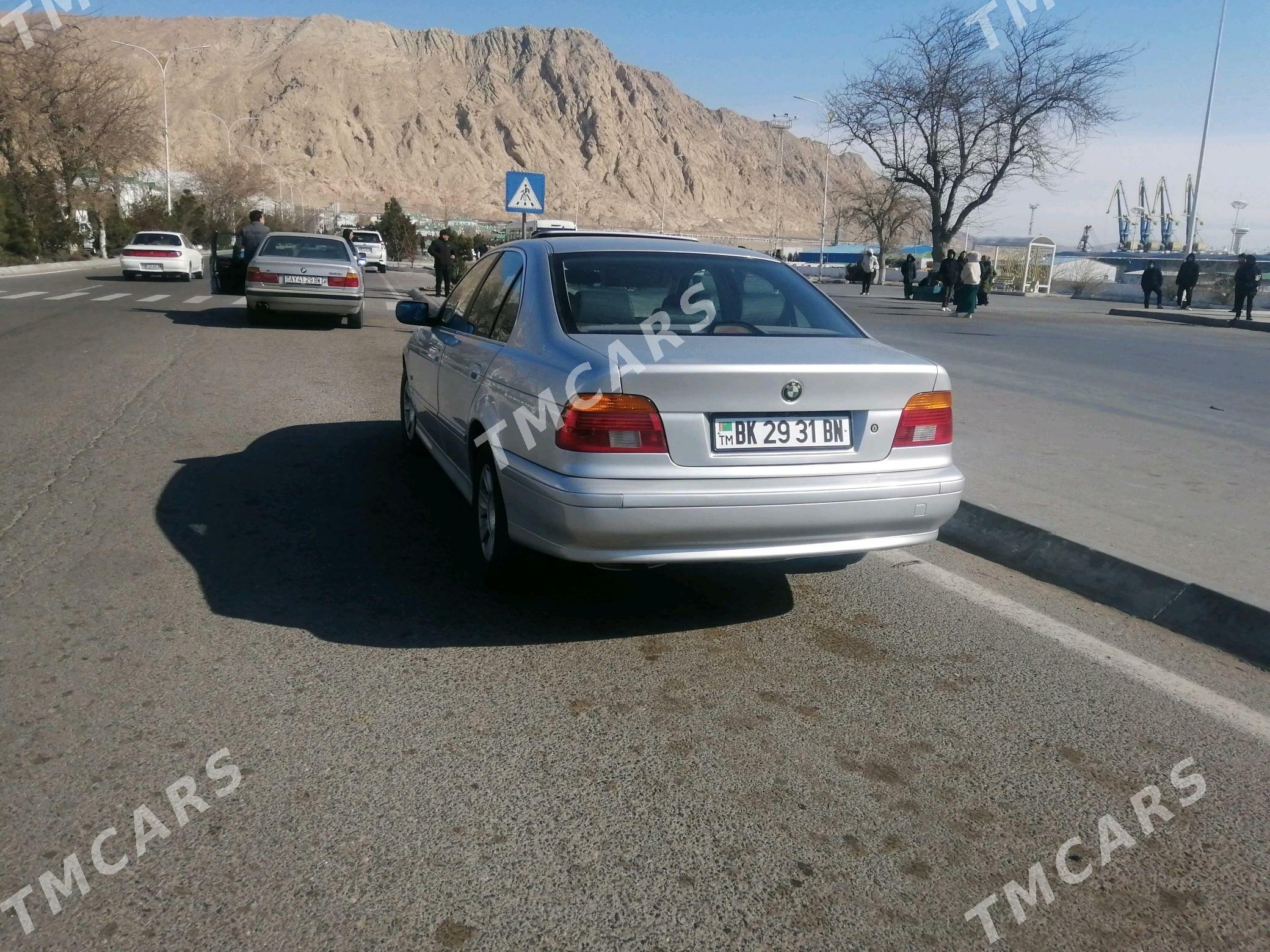 BMW E39 1999 - 110 000 TMT - Türkmenbaşy - img 4