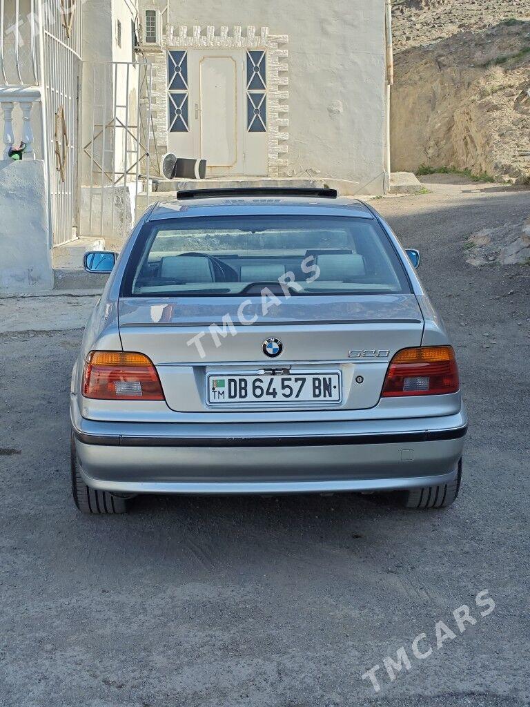 BMW E39 1996 - 86 000 TMT - Türkmenbaşy - img 4