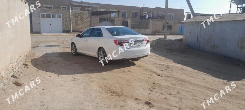 Toyota Camry 2012 - 160 000 TMT - Дянев - img 5