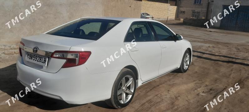 Toyota Camry 2012 - 160 000 TMT - Дянев - img 2