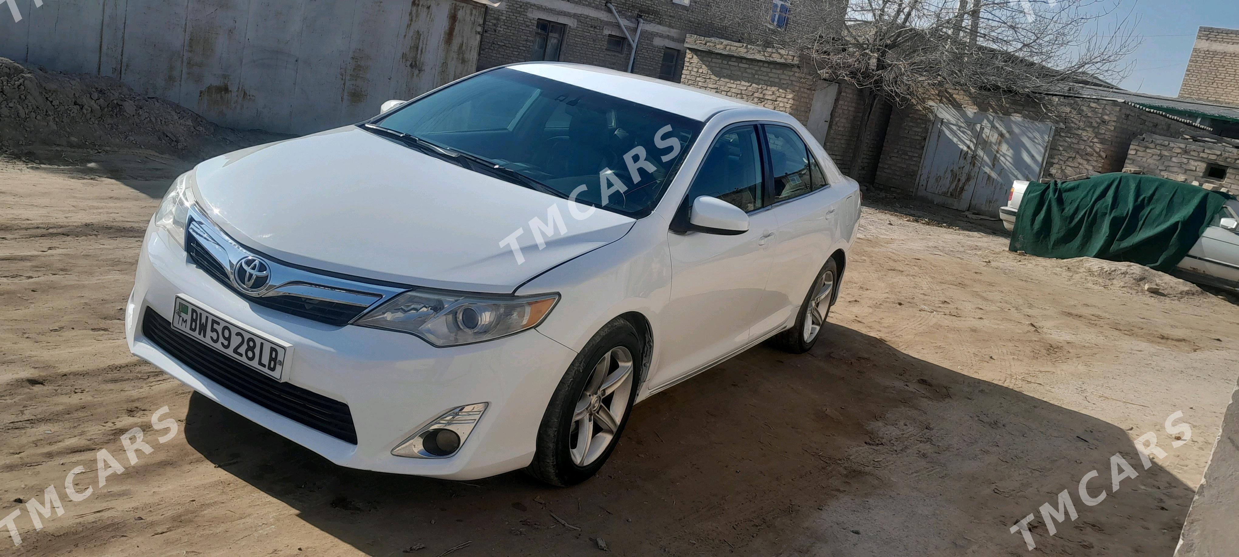 Toyota Camry 2012 - 160 000 TMT - Дянев - img 6