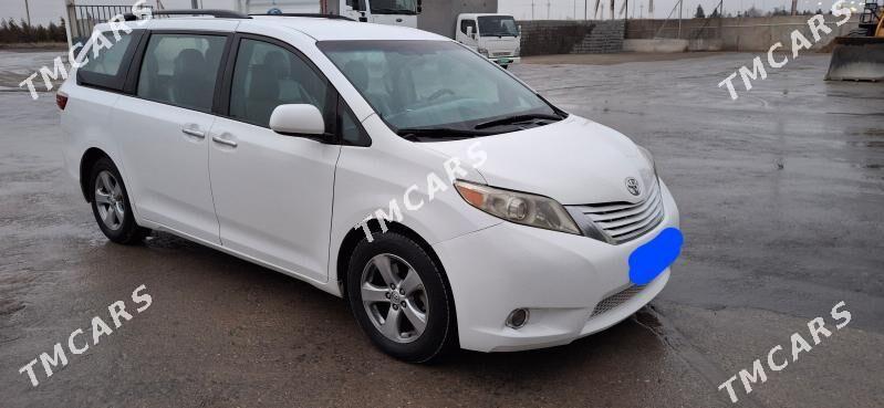 Toyota Sienna 2016 - 325 000 TMT - Aşgabat - img 4