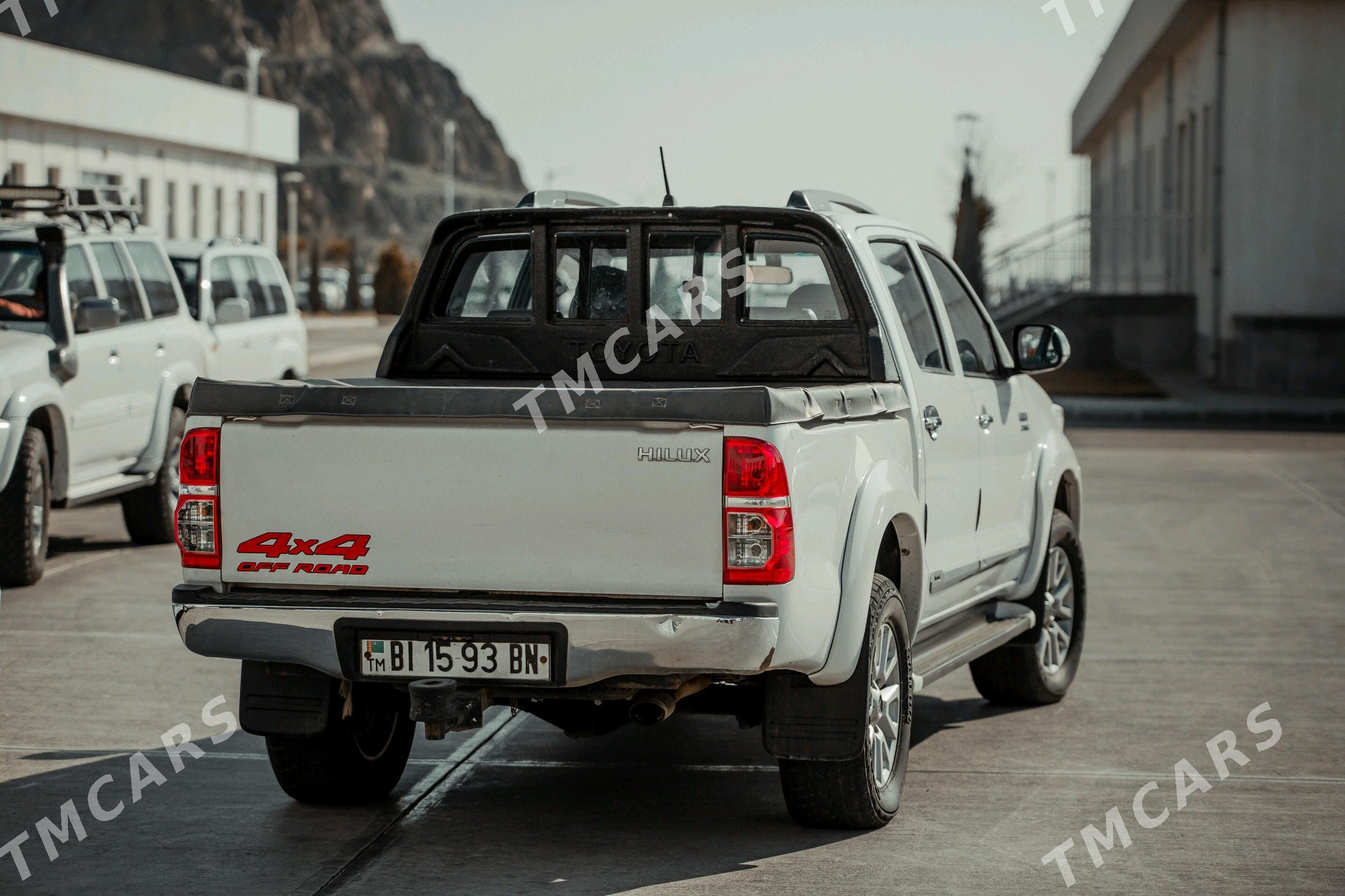 Toyota Hilux 2013 - 320 000 TMT - Туркменбаши - img 3