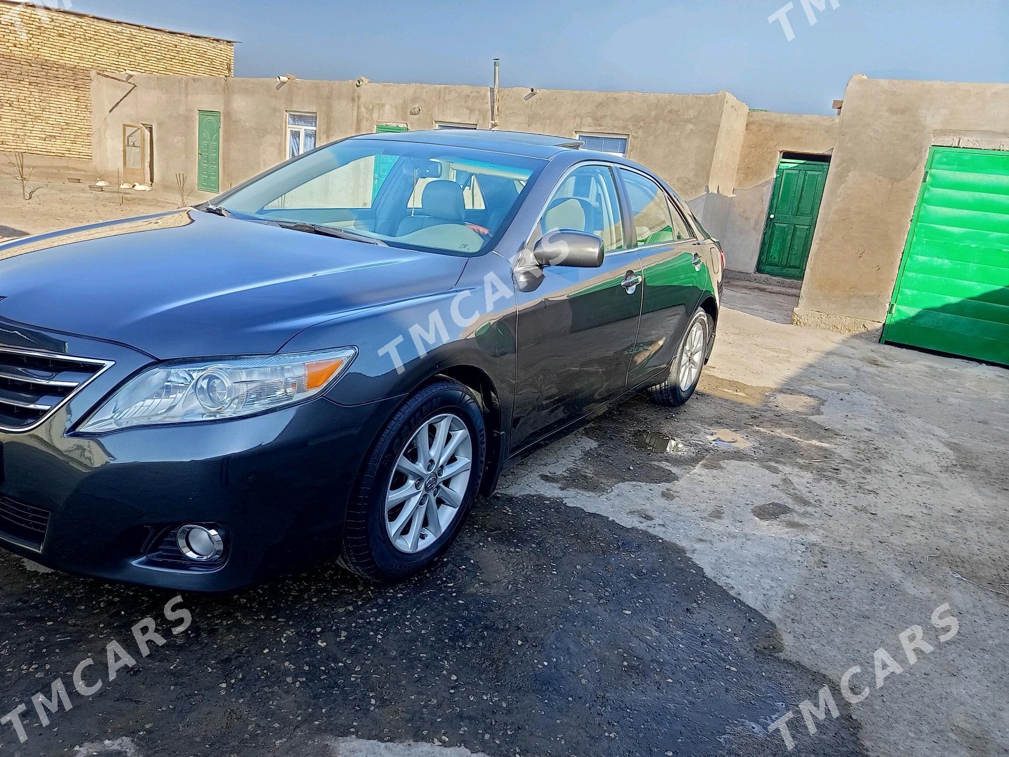 Toyota Camry 2010 - 200 000 TMT - Дашогуз - img 2