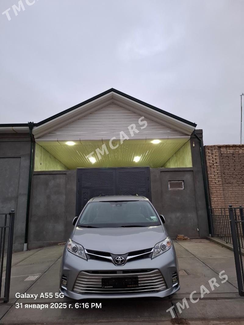 Toyota Sienna 2018 - 355 000 TMT - Daşoguz - img 7