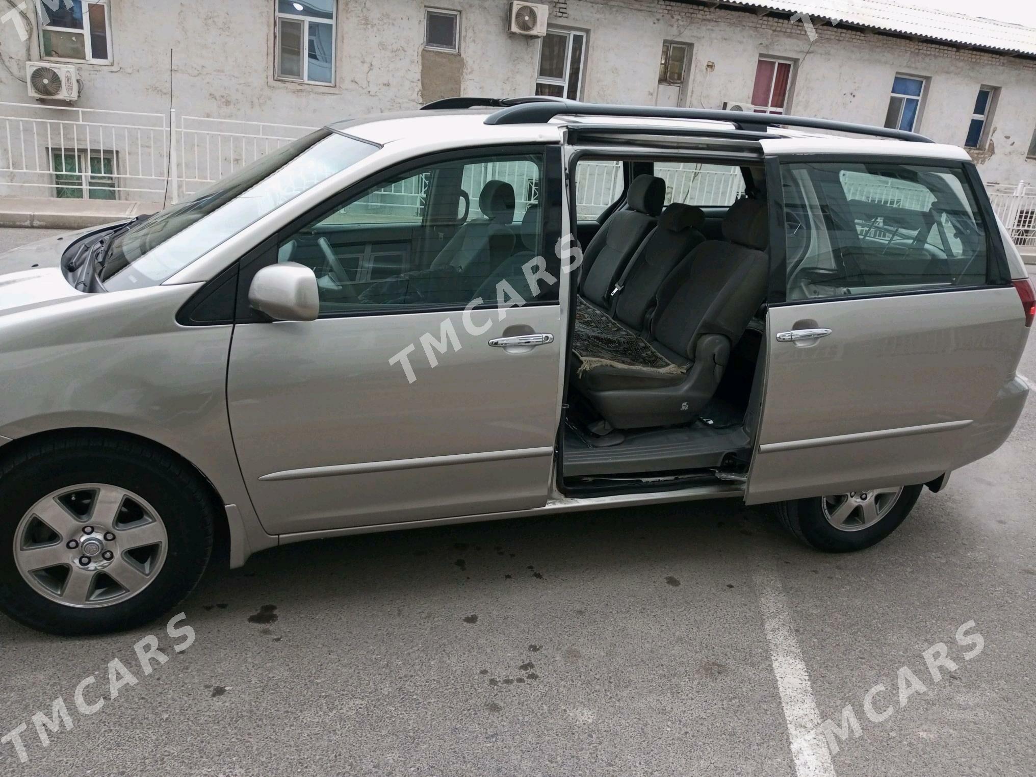 Toyota Sienna 2004 - 220 000 TMT - Мары - img 6