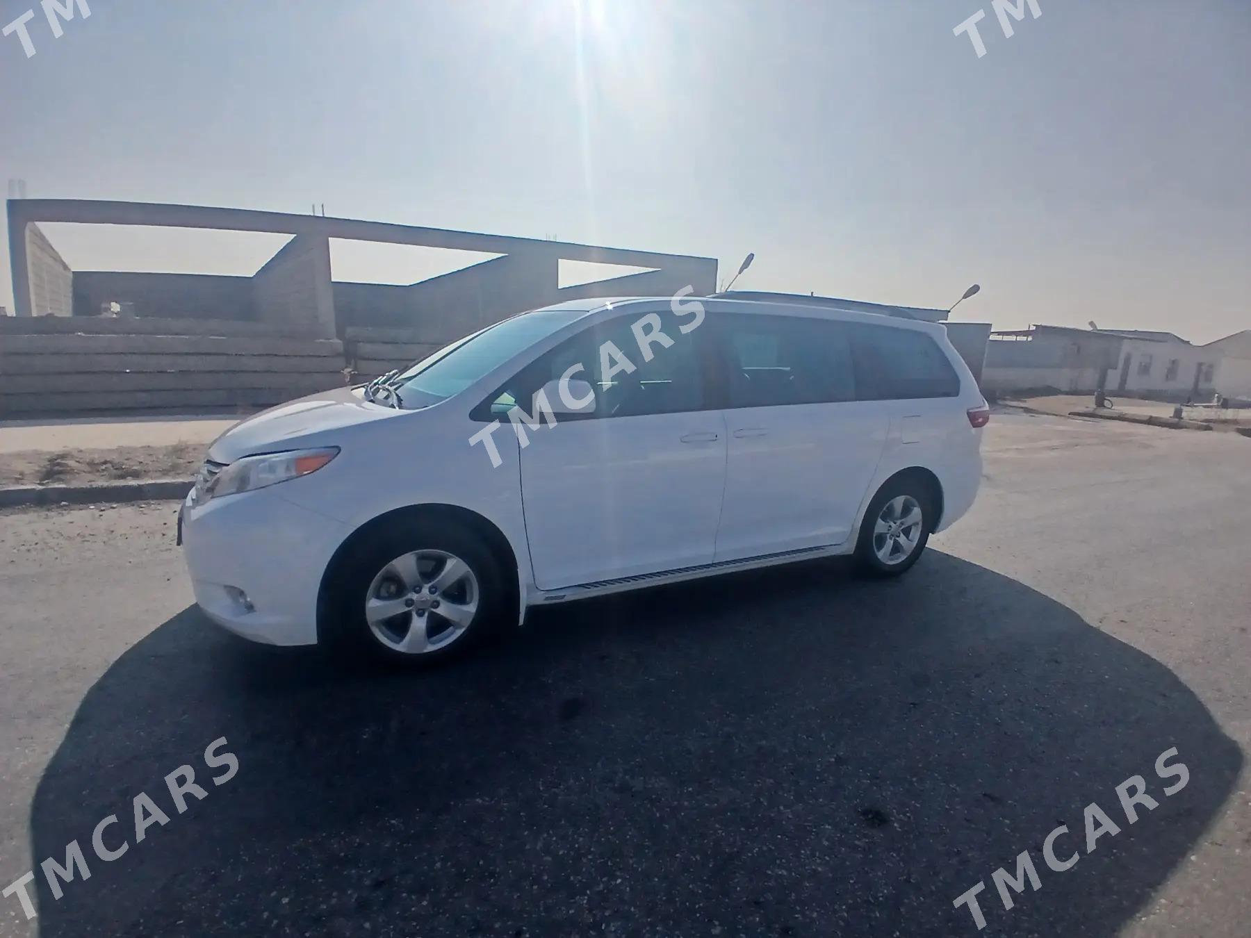 Toyota Sienna 2018 - 370 000 TMT - Balkanabat - img 5