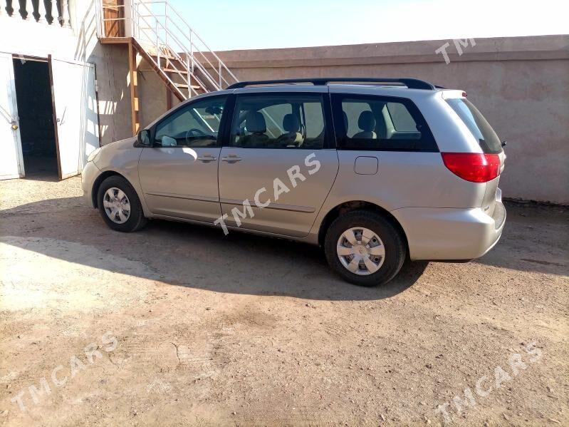 Toyota Sienna 2009 - 200 000 TMT - Кёнеургенч - img 7