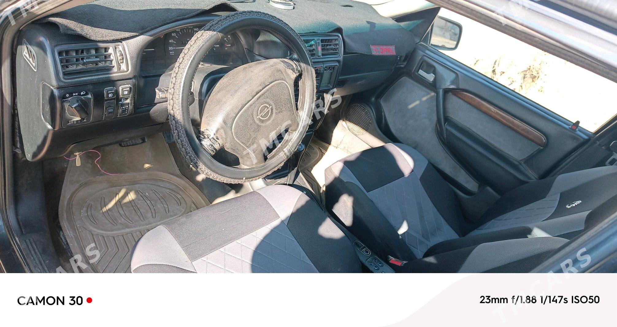 Opel Vectra 1994 - 40 000 TMT - Гурбансолтан Едже - img 2