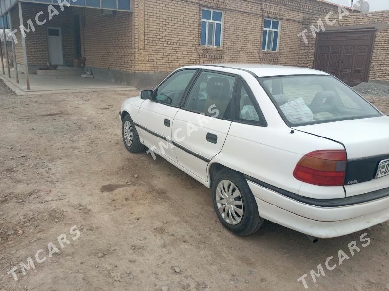 Opel Astra 1995 - 32 000 TMT - Губадаг - img 2