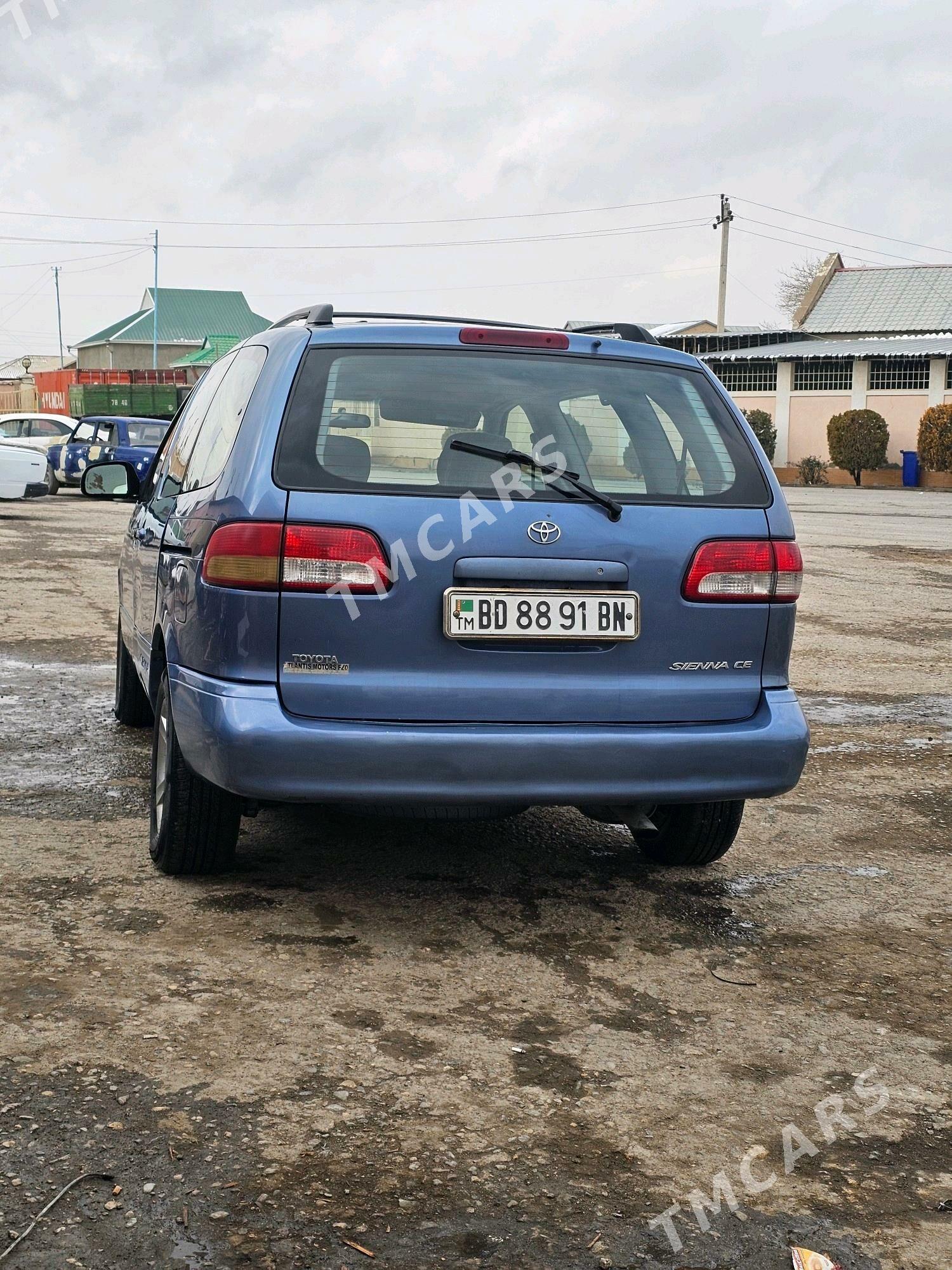 Toyota Sienna 2002 - 135 000 TMT - Гызыларбат - img 4