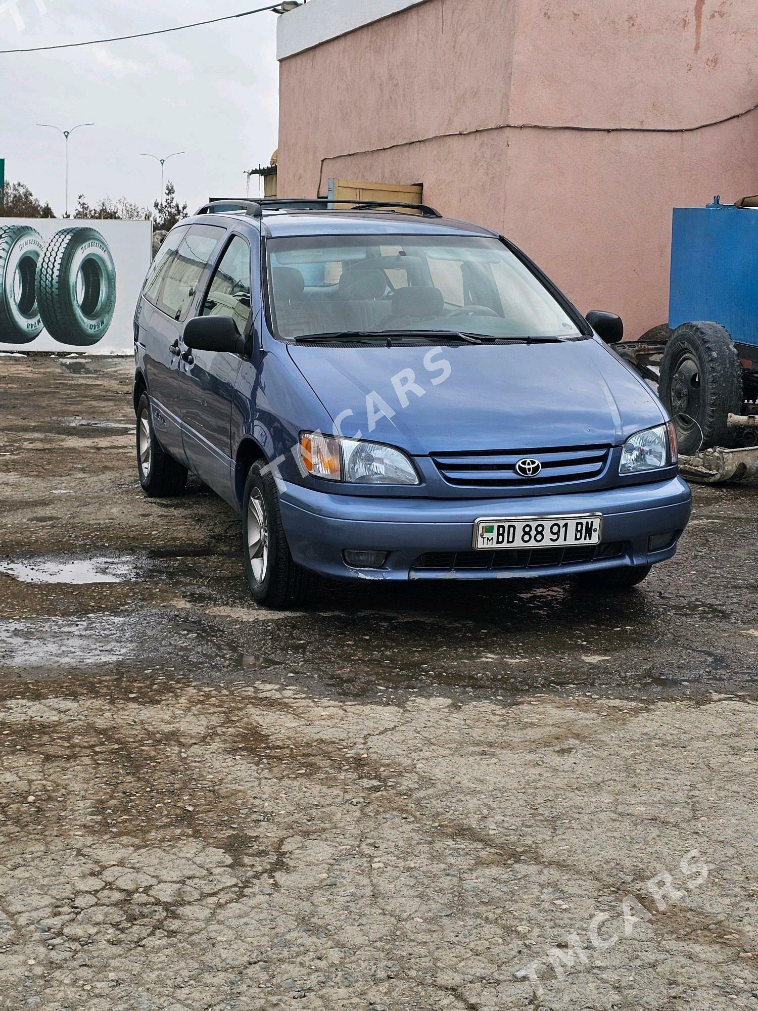 Toyota Sienna 2002 - 135 000 TMT - Гызыларбат - img 2