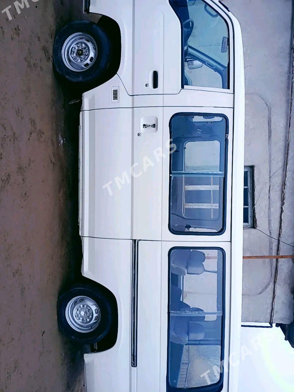 Nissan Urvan 1998 - 32 000 TMT - Губадаг - img 3