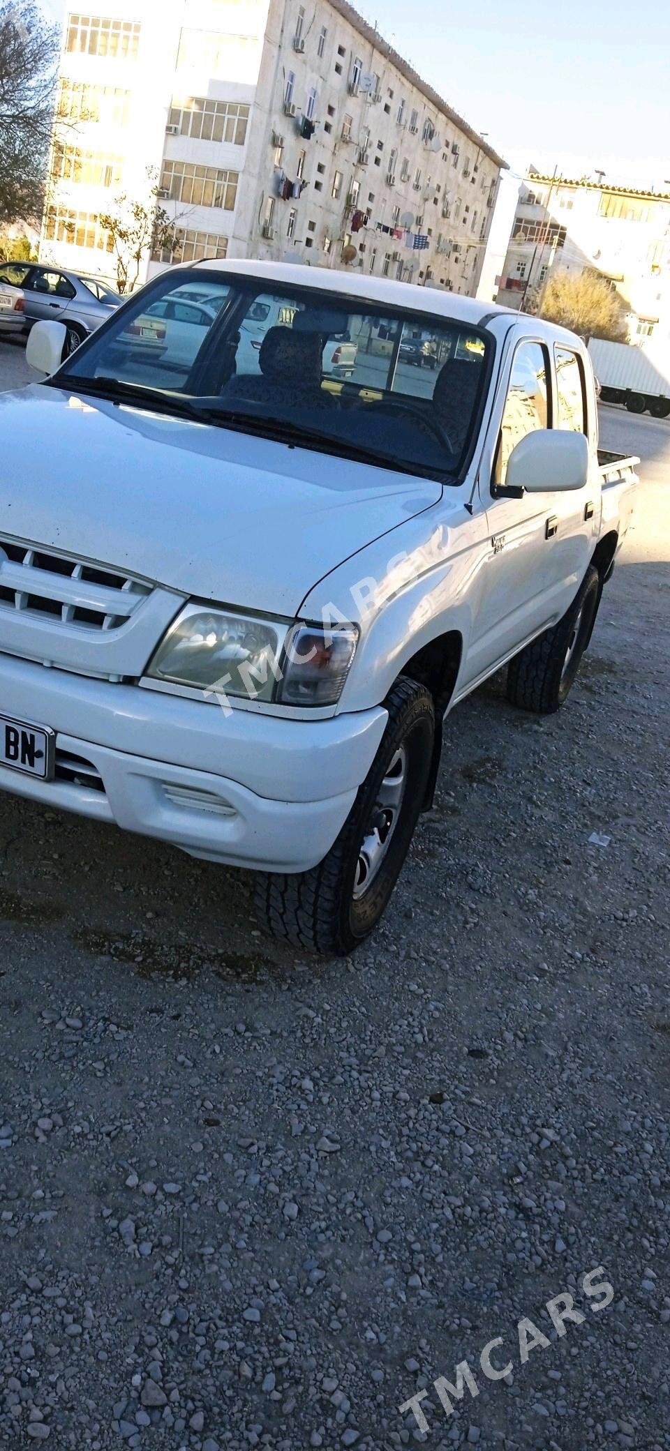 Toyota Hilux 2004 - 105 000 TMT - Балканабат - img 2