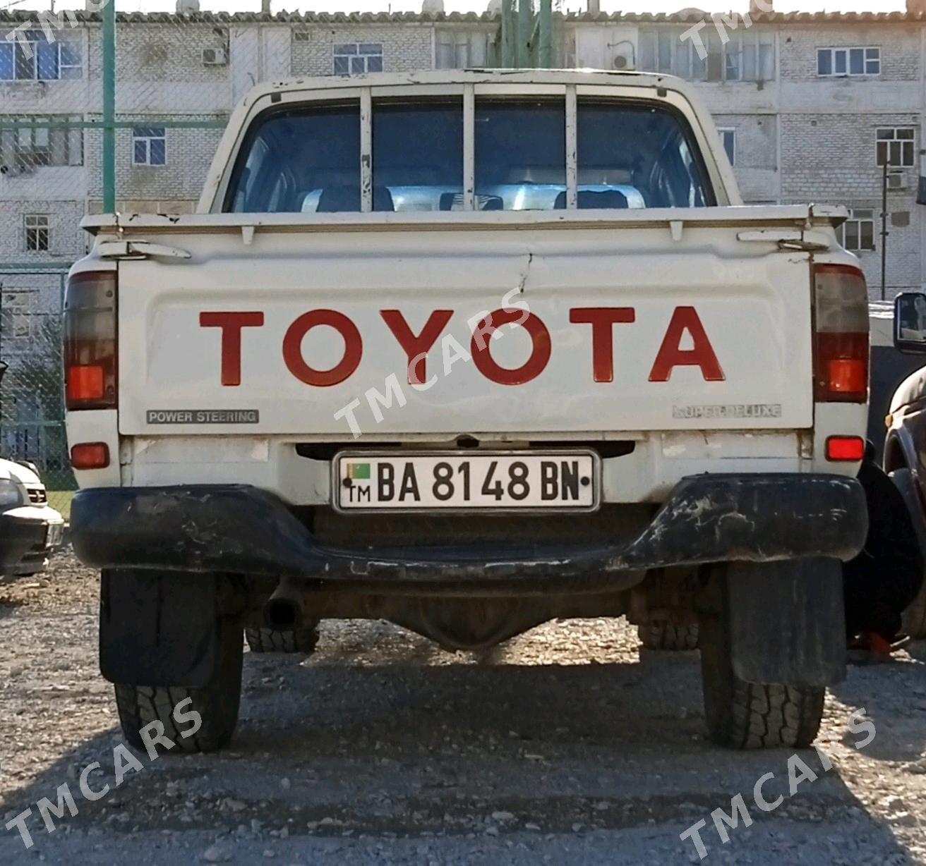 Toyota Hilux 2004 - 105 000 TMT - Балканабат - img 3