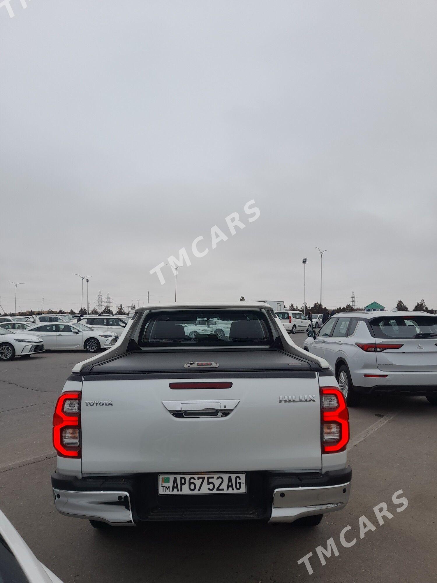 Toyota Hilux 2023 - 620 000 TMT - Aşgabat - img 3