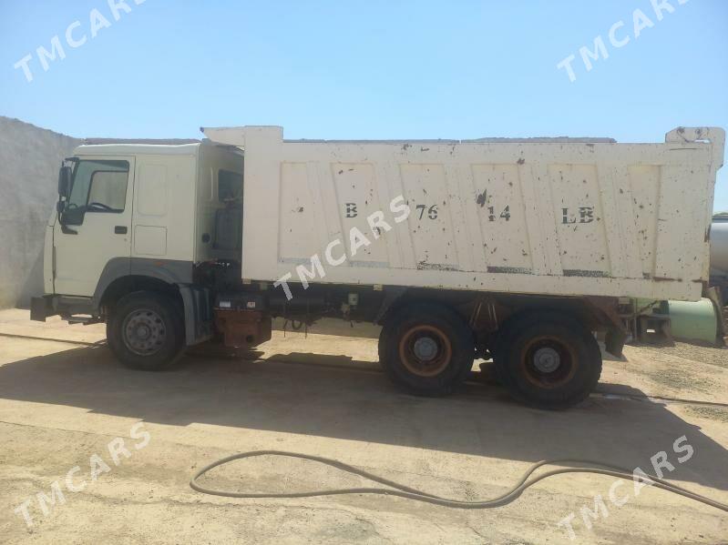 Howo Sinotruk 2010 - 400 000 TMT - Магданлы - img 2