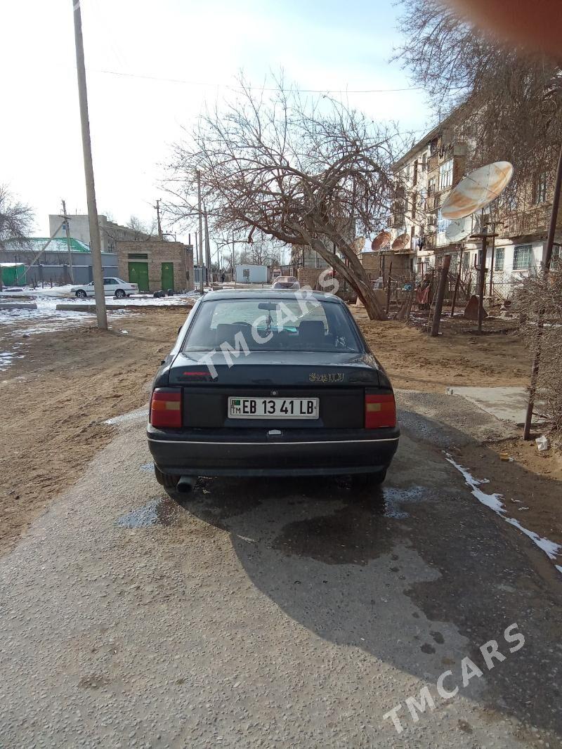 Opel Vectra 1991 - 30 000 TMT - Газаджак - img 2