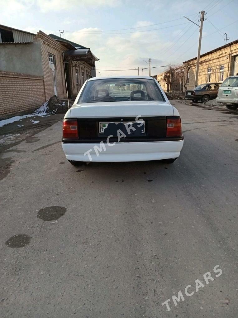 Opel Vectra 1990 - 44 000 TMT - Чарджоу - img 8