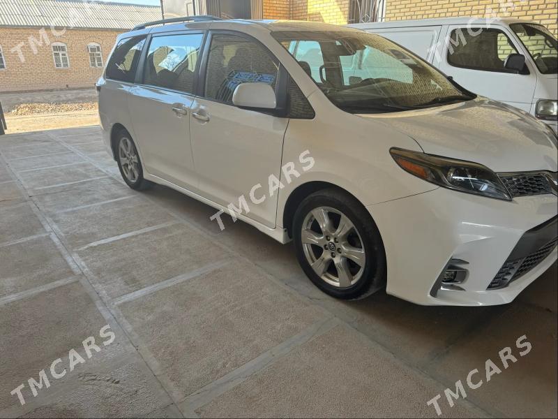 Toyota Sienna 2019 - 333 200 TMT - Мары - img 4